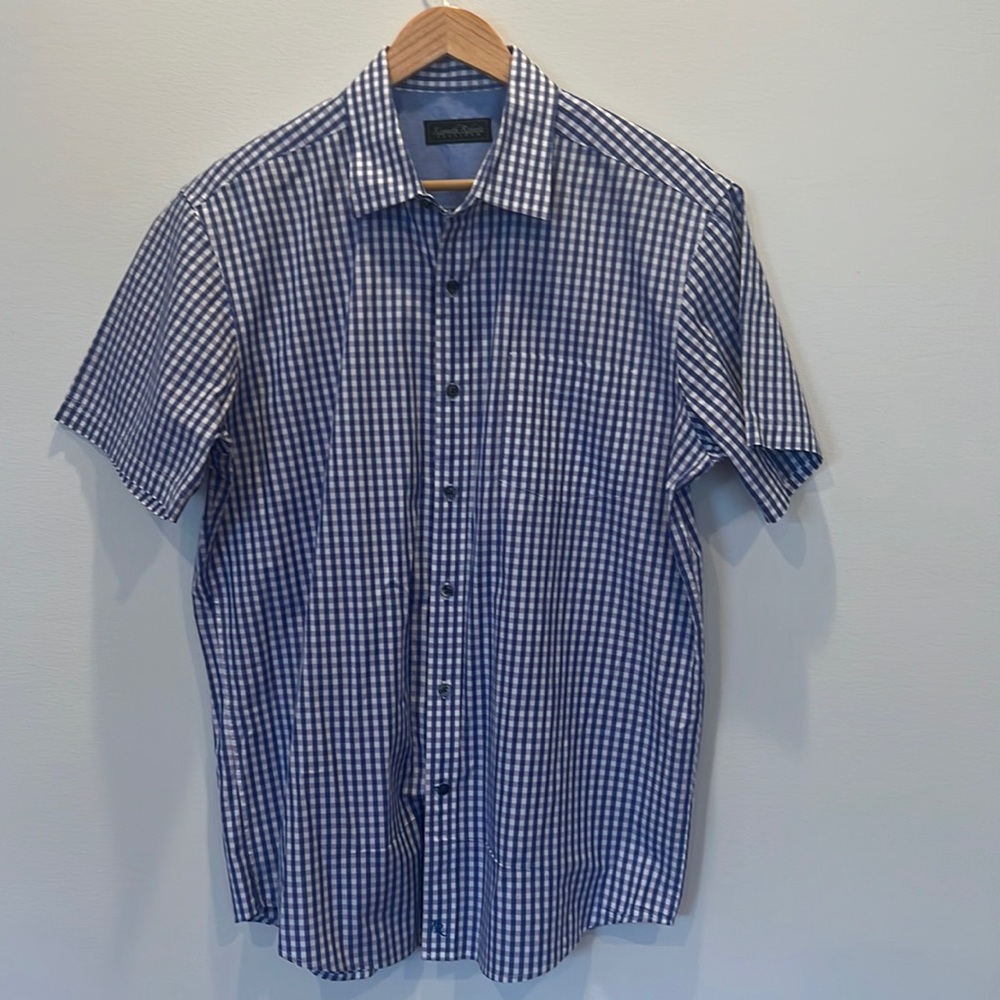 Men’s L, Kenneth Roberts, PLATINUM button down short sleeve; blue/purple